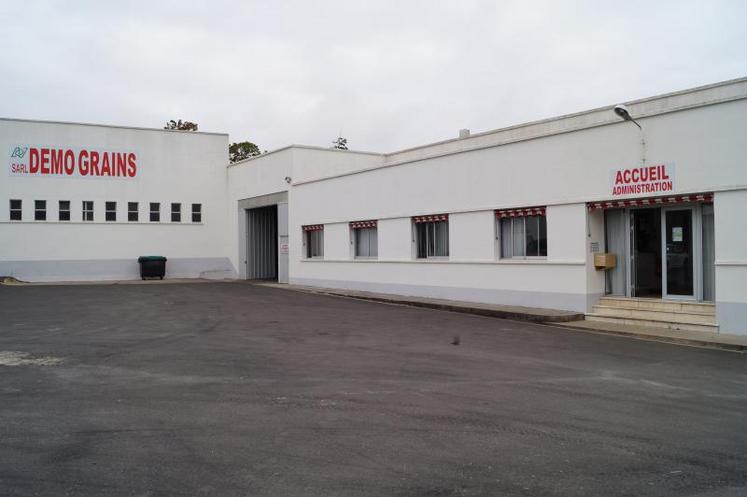 La SARL Demograins, dirigée par le négociant Denis Mouilleau, partage des locaux avec PMS Agri (pour : Piveteau Mouilleau Services Agricoles) à Ranville.