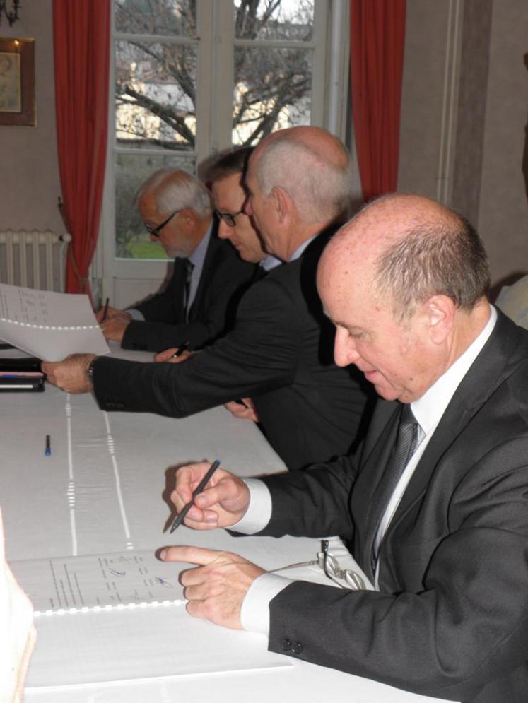 Signature du protocole : 5 MEUR sur la table, des locaux, une cité entrepreneuriale toute bâtie et l'aval de l'Etat.