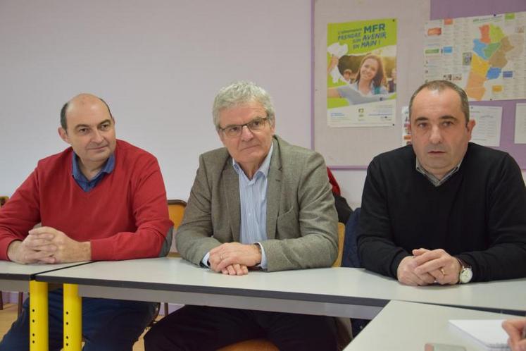 Philippe Guélin (au centre) assurera la continuité de l’action du conservatoire du vignoble charentais.