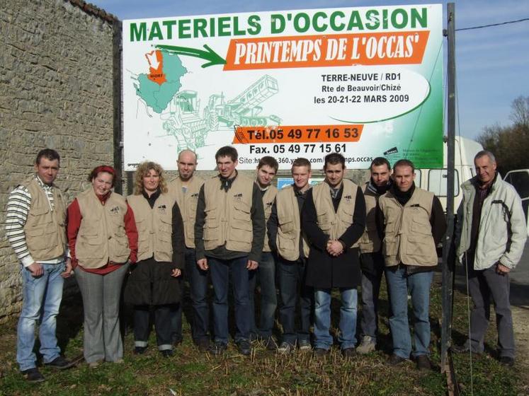 Les JA ont planté le panneau du Printemps de l’occas’ à l’entrée de Beauvoir-sur-Niort.