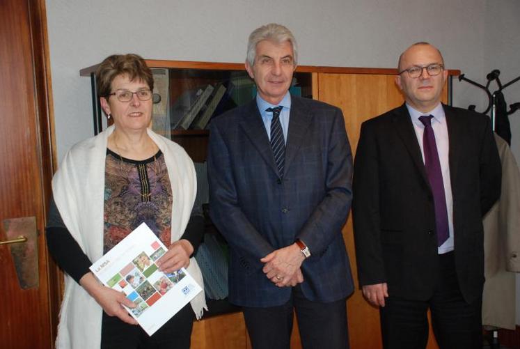 Jocelyne Paillat, Patrice Léon et Olivier Ragot, respectivement présidente, directeur et sous-directeur de la MSASèvres-Vienne.