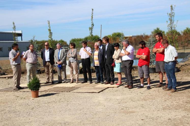 A l’heure de l’inauguration, les politiques étaient nombreux aux côtés des responsables agricoles. 