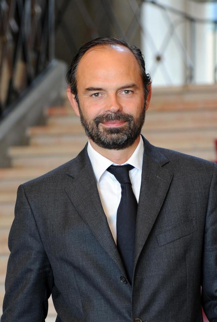 Edouard Philippe devient Premier ministre à 47 ans.