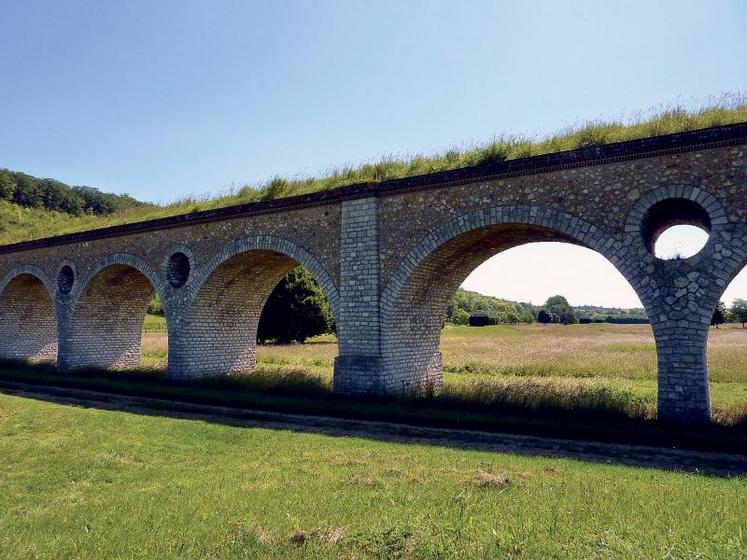 Aqueduc de l’Avre, Montreuil-sur-Eure, pont siphon.