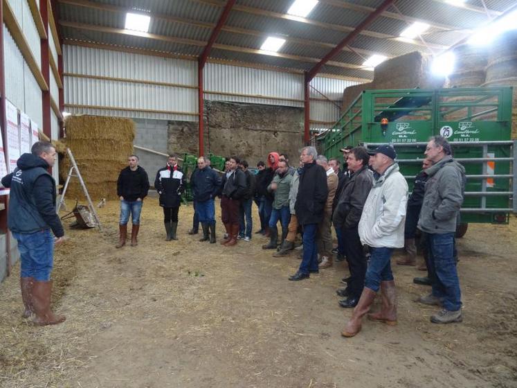 L’après-midi, les éleveurs ont pu se rendre sur l’exploitation du Gaec Bodin à Saint-Sauveur-de-Givre-en-Mai pour la présentation technique de cet élevage de 200 Parthenaises en système naisseur-engraisseur.