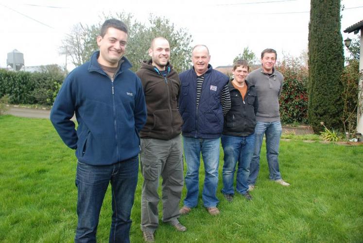 De gauche à droite : Julien Caillaud, Maxime Vion et son père Gérard, Florian Gélineau et Pierre Fortin.
