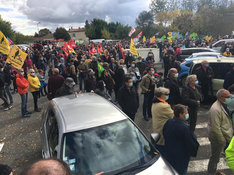 Manifestation de Bassines non merci en opposition au projet de réserves des la Sèvre niortaise. 