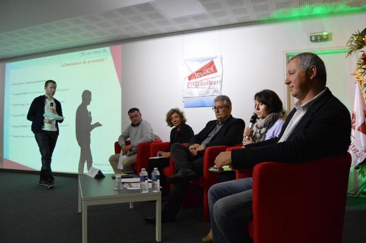 Plusieurs intervenants ont débattu lors de la table ronde sur l’alimentation de proximité.