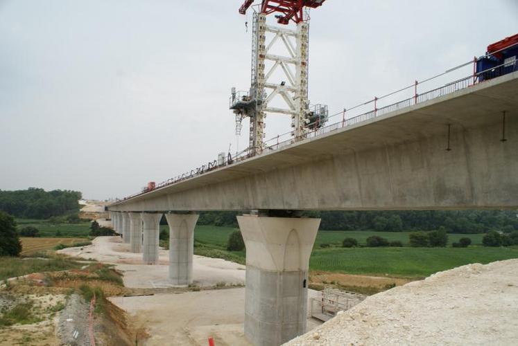 Les travaux de terrassement de la LGV sont finis, mais la fondation Liséa Carbone est toujours active.