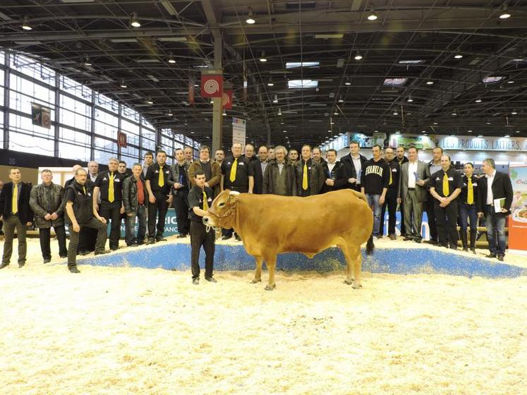 Fidèle, du Gaec Le Châtelet, a quatre ans et demi et pèse 904 kilos.