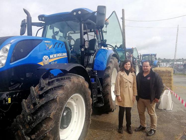 Isabelle David, le préfet des Deux-Sèvres, est venue à la Foire expo, où près de 800 baptêmes de tracteurs ont été réalisés.