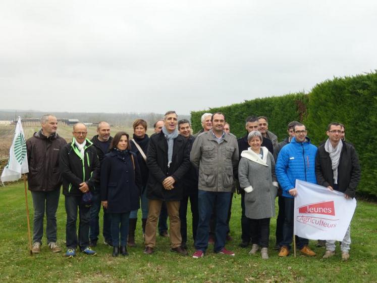 Les membres de la liste FNSEA 17 - JA 17 se sont réunis à Archingeay pour le lancement de leur campagne commune.