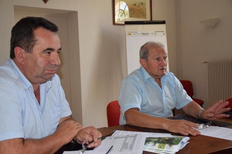 Claude Jarriau et Guy Guédon, respectivement directeur et président de la fédération départementale de la chasse, préparent l’ouverture de la chasse fixée au 11 septembre.