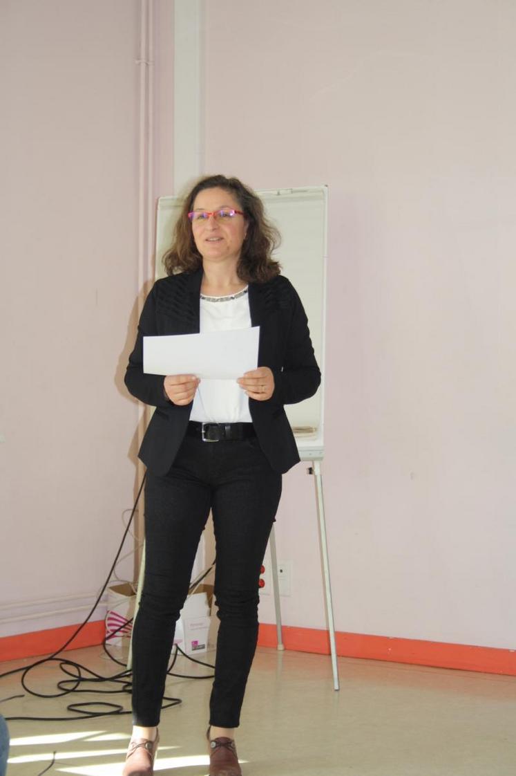 Pascale Croc invite les producteurs à les rejoindre dans l’atelier collectif de transformation.