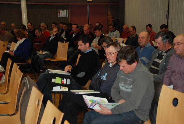 Le GDS 79 est impliqué aux côtés de l’Etat dans la mise en place du protocole de surveillance et de lutte contre la tuberculose. La structure répond aux questions de biosécurité, accompagne les éleveurs touchés dans les démarches d’indemnisation et de repeuplement.