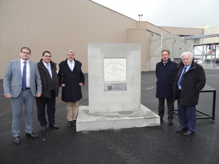 On dévoile la plaque commémorative. Michel Puyrazat, Thierry Hautier (CCI), Jean-François Fountaine, Jean-François Soufflet et Michel Soufflet