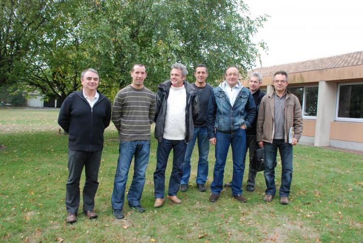 Les organisateurs des Conviviales : Pascal Mangin, directeur du lycée ; Cyril Niort, JA ; Jean-Paul Jacques, président du GTV; Arnaud Oble, directeur de la ferme des Sicaudières ; Thierry Baudouin, président de l’association des éleveurs charolais; Pascal Bisson, technicien viande à la chambre d’agriculture et Eric Fuseau, président du concours charolais.