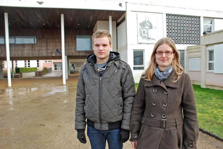 Stella de Chavigny, originaire de Melle et Mehdi Bret, de Thorigné, préparent un BTS production animale au lycée agricole Jacques-Bujault.