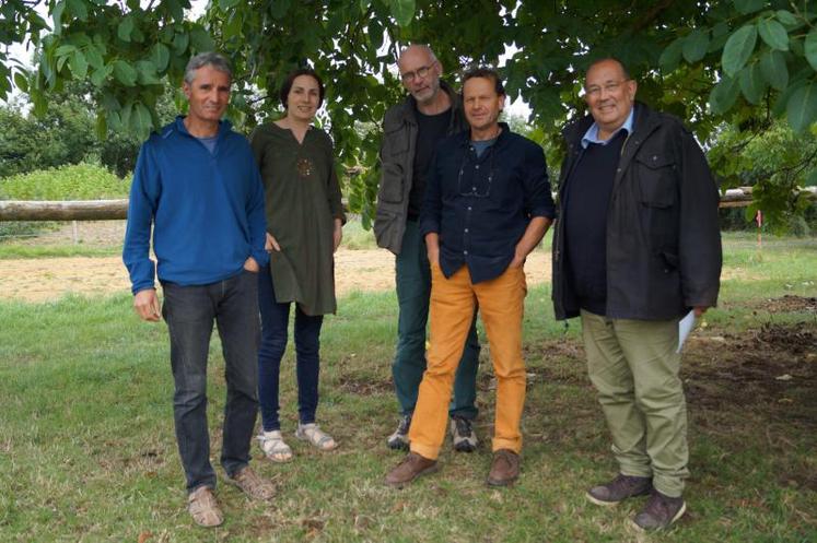 De gauche à droite : Jean-Luc Manguy, Florence Thivet, Pascal Laurent, Nicolas Wisser et le député, Jérôme Lambert.