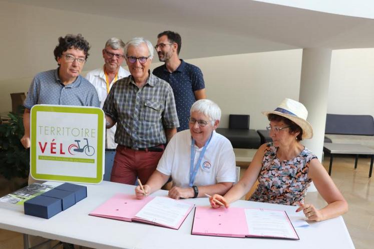 En signant la convention, Grand Cognac poursuit ses actions de développement du vélo sur l’agglomération.