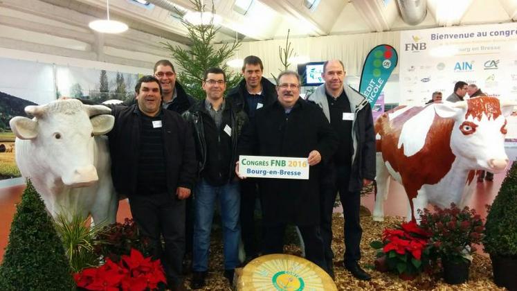 La délégation du Poitou-Charentes avec, au second rang, de gauche à droite: Thierry Bernier (79), Wilfried Boisson (17) et Fabrice Lambert (86). Au premier rang : Eric Berbudeau (17), Philippe Thibaudeau (79) et Alain 
Chabauty (79).