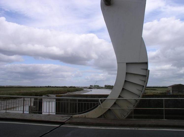 Un nouveau pont de Braud… sans système de levée de chaussée.