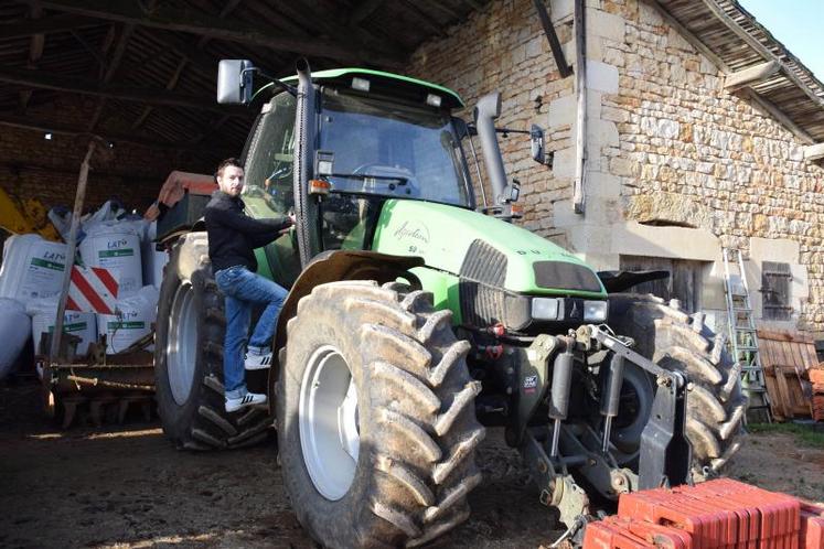 Émilien est un jeune connecté, personnellement mais aussi profesionnelement. Une nécessité, estime-t-il, pour adapter
ses pratiques au mieux. C'est cette image de l'agriculture que le jeune homme veut faire passer au SIA en mars prochain.