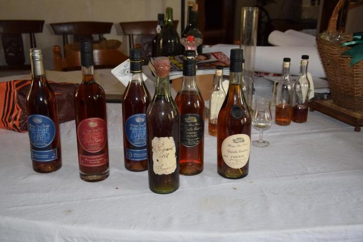 Dans la petite réserve personnelle de Jean-Jacques Vidal, on trouve même quelques bouteilles de cognac hors d’âge datées de 1898 !