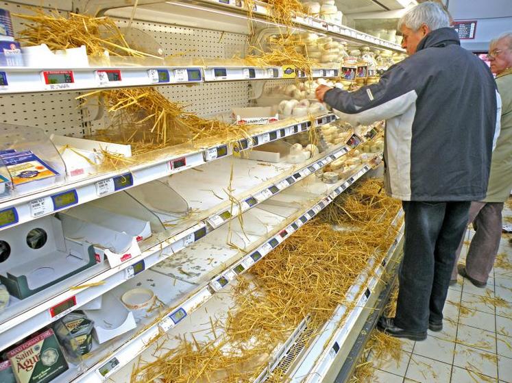 Les éleveurs ont vidé les rayons des produits de lait de chèvre pour les distribuer aux consommateurs.