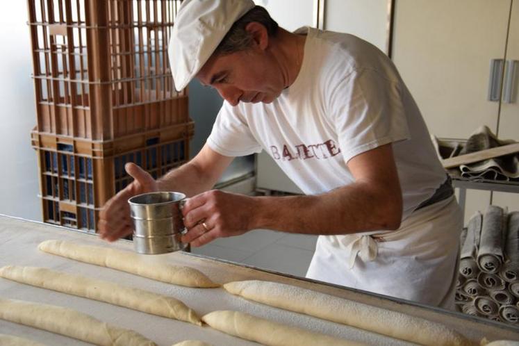 Il y a un an, Pascal Menesplier a repris une boulangerie dans la commune de Saint-Michel.