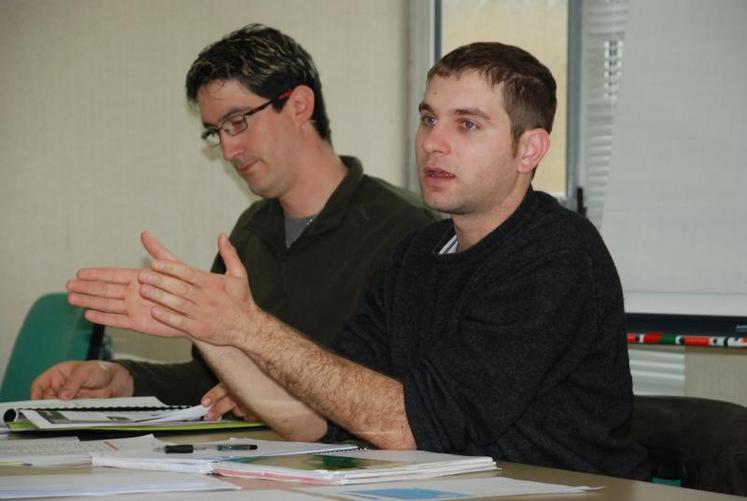 Samuel Gourdon, trésorier et David Péquin, président du Point info installation.