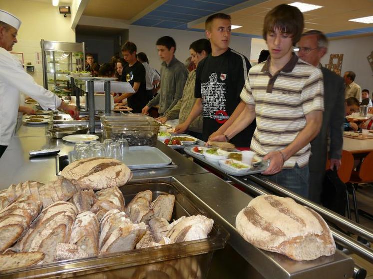 Huit collèges vont commander leurs denrées auprès de producteurs locaux via la plateforme Agrilocal.