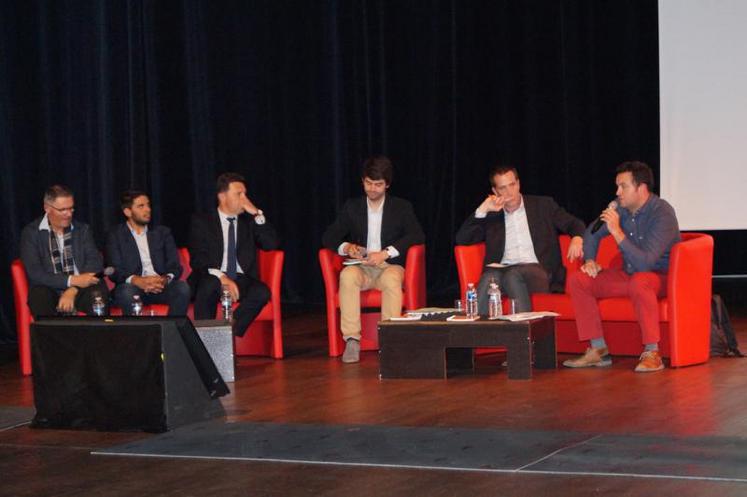 Jean-Bernard de Larquier, président du BNIC ; Gaétan Bodin, commission viticole des JA 17 ; Florent Morillon, président du CRINAO, Eric Billhouet, président de l’ODG et Stéphane Roy, président de l’UGVC.