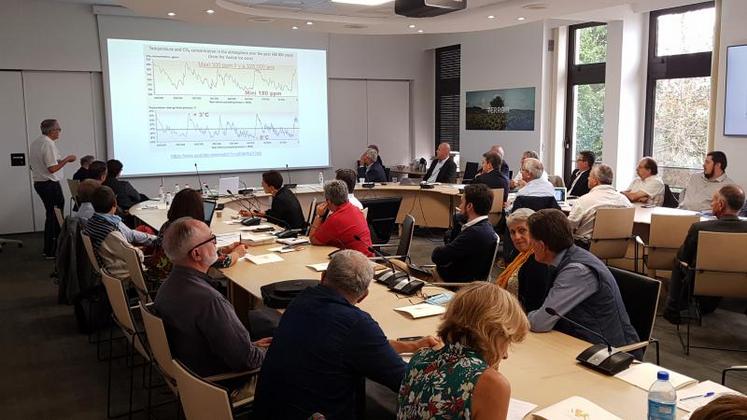 Le syndicat des courtiers en vins et spiritueux organise une fois 
par an une réunion d’information avant vendanges.