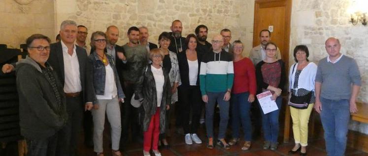 Les participants charentais-maritimes au Grand Repas, en compagnie du président de l'association Emmanuel Hervé et du chef étoilé Nicolas Durif.