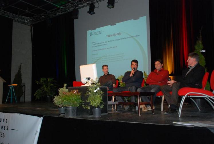 De gauche à droite : Dimitri Gonnord, salarié ; Tony Herbreteau, entrepreneur ; Yannick Tempéreau et Dominique Bironneau respectivement conseiller municipal et maire de Chanteloup.