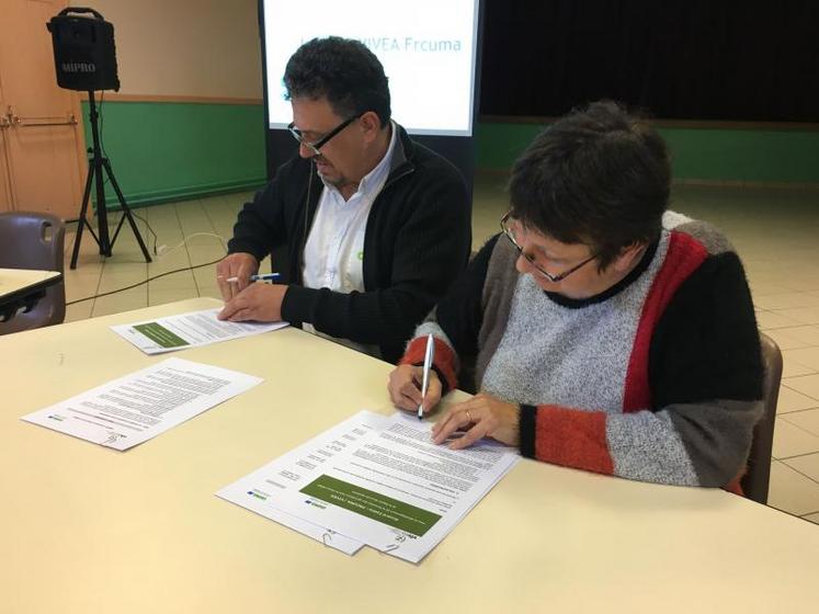 Marc Chapolard, président de la FrCuma, et Brigitte Alanore, présidente du Vivéa Nouvelle-Aquitaine ont officialisé leur engagement mutuel dans les actions de promotion. Gouvernance, stratégie et gestion des coopératives font partie de leurs priorités.