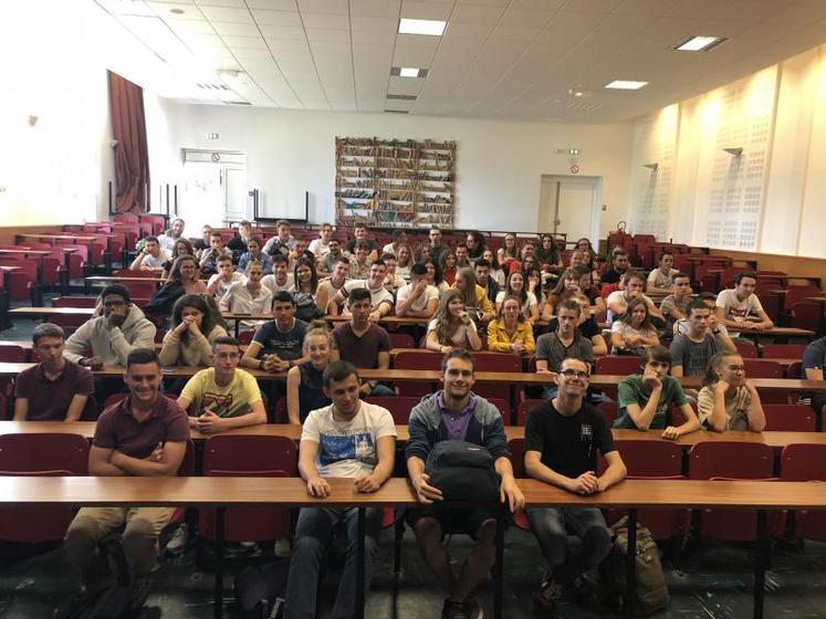 Les étudiants de BTS des établissements agricoles publics
de Melle et de Niort, le jour de la rentrée des classes, dans
l'amphithéâtre du lycée Jacques Bujault, à Melle.