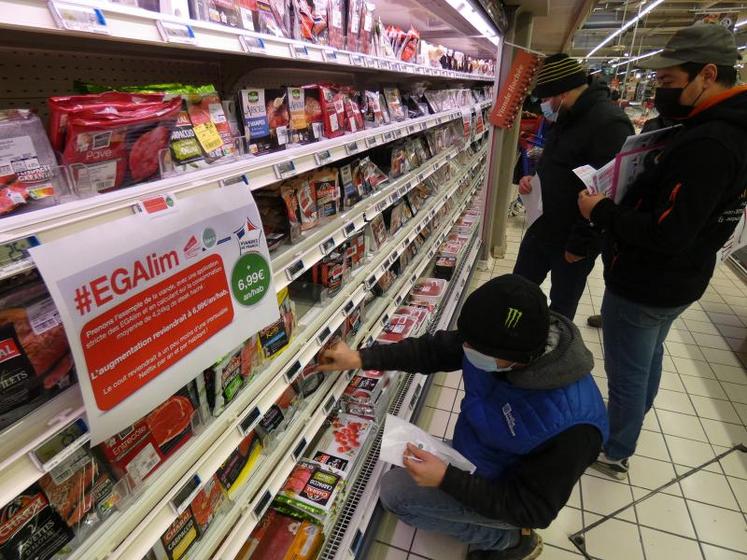 L’étiquetage des produits, ici dans le rayon des steaks hachés.