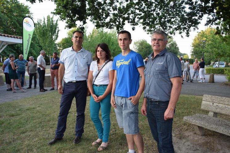 Vincent Loiseau, directeur, Maryline Auneau et Emilien Blanchard, du groupe jeunes de l’OS qui vient d’être créé, et Didier Dupuis, président.