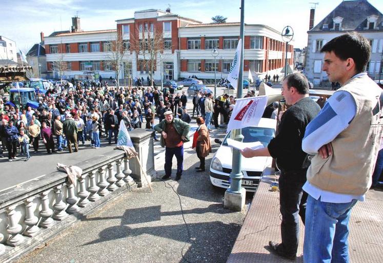 Mars : manifestation à l'appel de la FDSEA et des JA à Parthenay.