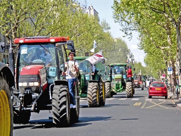 Avril : les Deux-Sèvres manifestent à Paris.