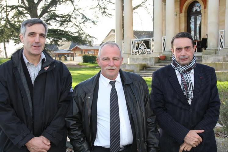 Au centre, le président de la Chambre régionale ALPC, aux côtés de ses deux vice-présidents, dont Luc Servant (à gauche, ex-président de la Chambre de Poitou-Charentes).