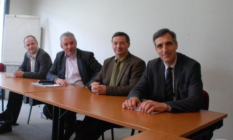 De gauche à droite : les présidents des chambres d’agriculture départementales : Jean-Marc Renaudeau (Deux-Sèvres), Dominique Marchand (Vienne), Xavier Desouche ( Charente) et Luc Servant (Charente-Maritime).