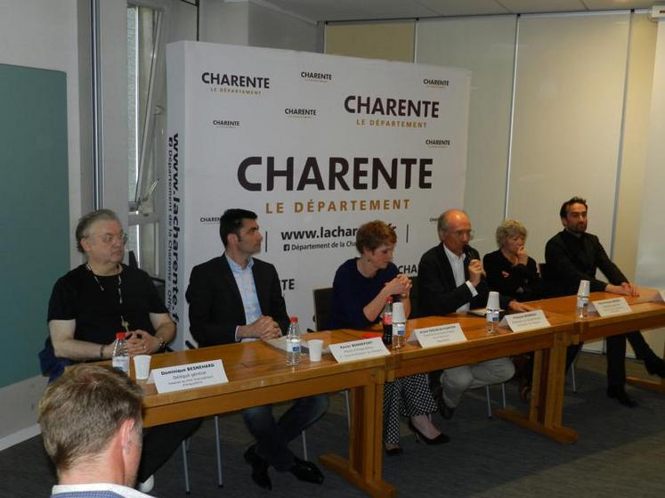 De gauche à droite : Dominique Besnéhard, Xavier Bonnefont, Ariane Toscan du Plantier, François Bonneau, Marie-France Brière et Pierre Lungheretti.