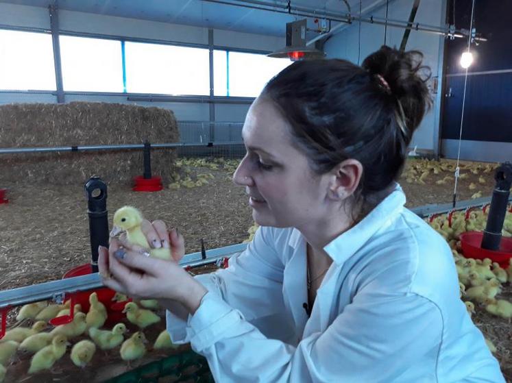 Installée depuis un peu plus d’un an, Maria Le Houerou est « épatée » par la curiosité des gens qui passent devant son exploitation. « Beaucoup s’arrêtent pour se renseigner, pour me complimenter. C’est très valorisant ».