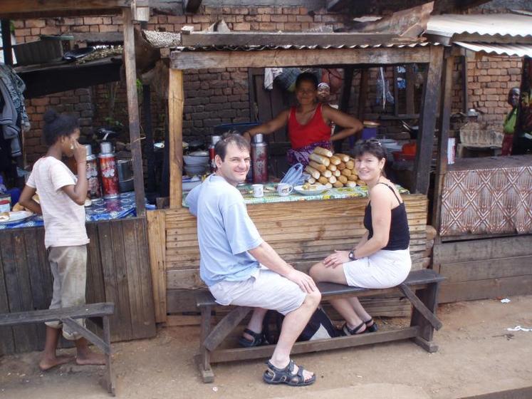 Le couple Morin en vacances à Madasgascar en janvier 2009.