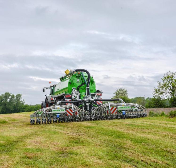 L'utilisation sur prairie d'outils d'épandage adaptés permet de mieux valoriser l'azote ammoniacal et de ne pas souiller les plantes.