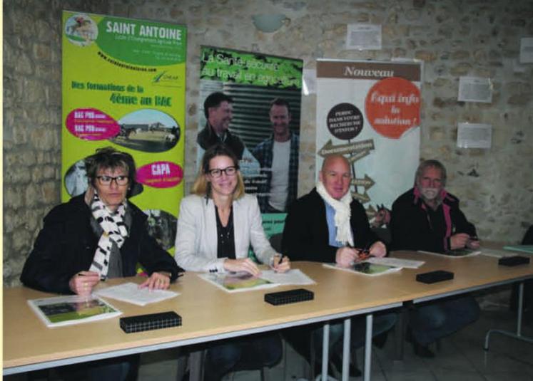 Evelyne Massard, directrice adjointe MSA des Charentes,
Sandie Jarrier, directrice territoriale IFCE, Stéphane Santrisse, président du club de judo et Philippe Mauvigney, directeur du lycée agricole.