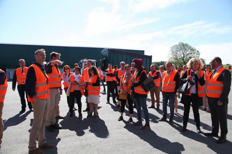 Les visiteurs de l’unité de méthanisation de Combrand ont parcouru le site par groupes de vingt personnes, les 21 et 22 juin.